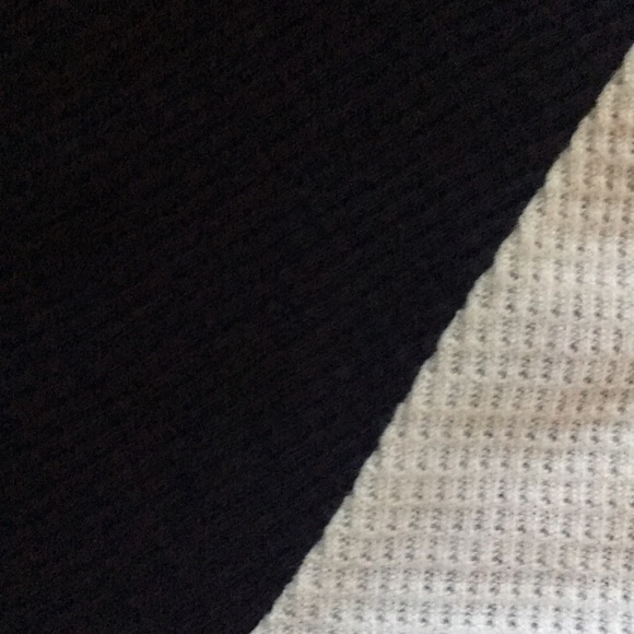 NWOT Thermal Raglan white and Navy Top - Picture 4 of 7